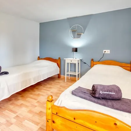 Villa Sleeps 10 Pool Wifi